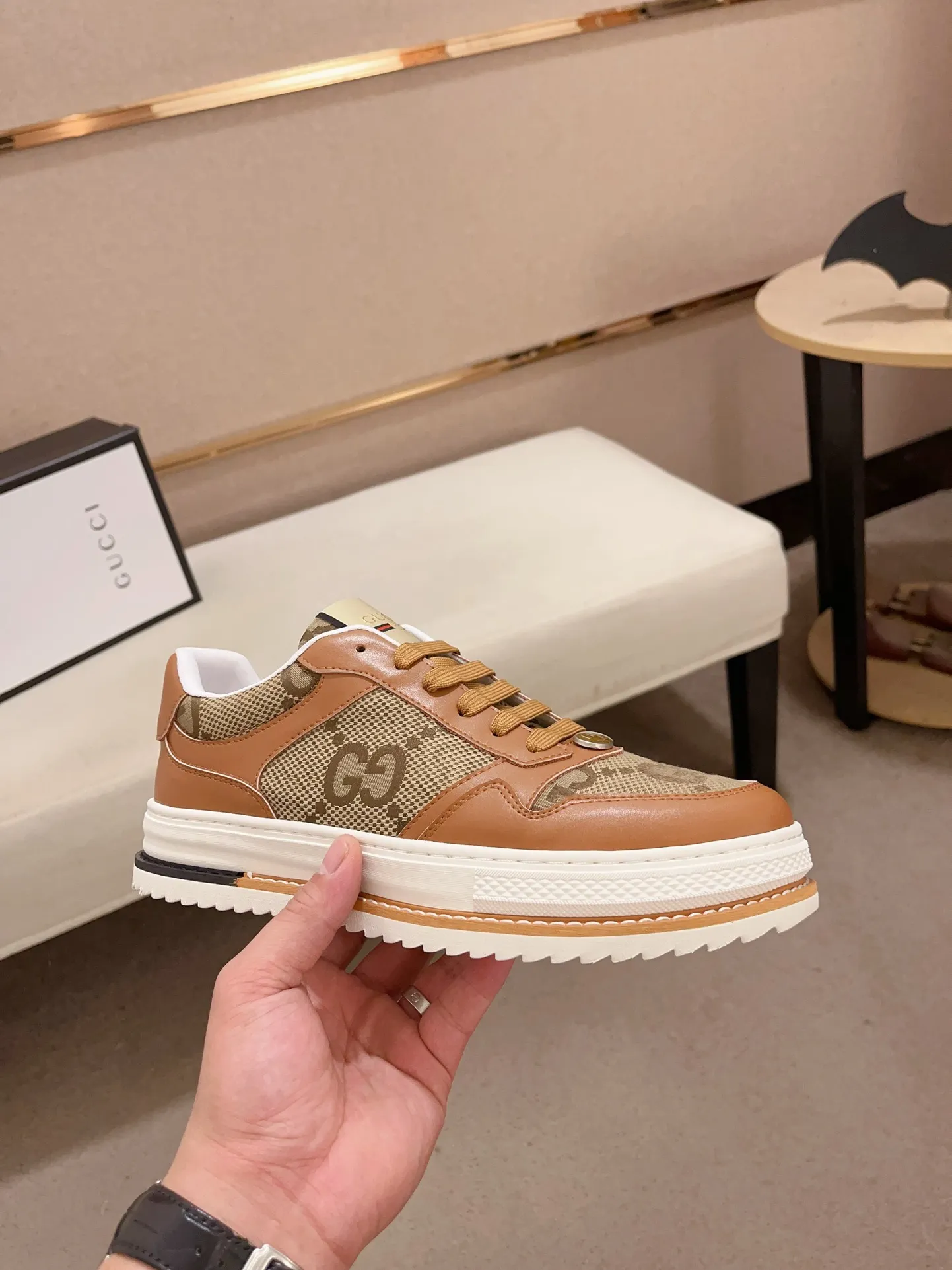Men's shoes💰 420💰【gucci】Gucci men's latest series of casual shoes! The official website is built 1:1. The upper is made of imported high-quality cowhide, and the lining is made of high-quality sheepskin, which is soft and comfortable. Picky selection of materials and exquisite workmanship give you the best enjoyment. Number of yards: 38-44 yards. (Can be customized for 45 non-refundable)